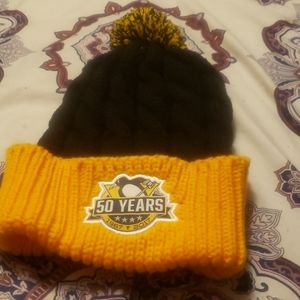 UNISEX PENGUIN HAT. VINTAGE.